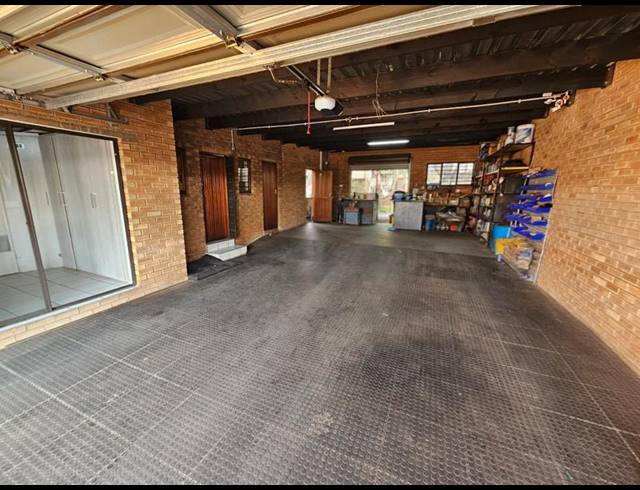 3 BEDROOM HOUSE FOR SALE IN MONTANA PARK